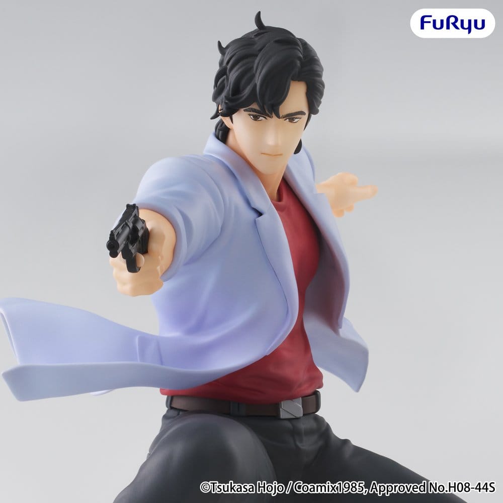 Figurine City Hunter Noodle Stopper Ryo Saeba, personnage agenouillé avec veste claire, t-shirt rouge et revolver pointé.