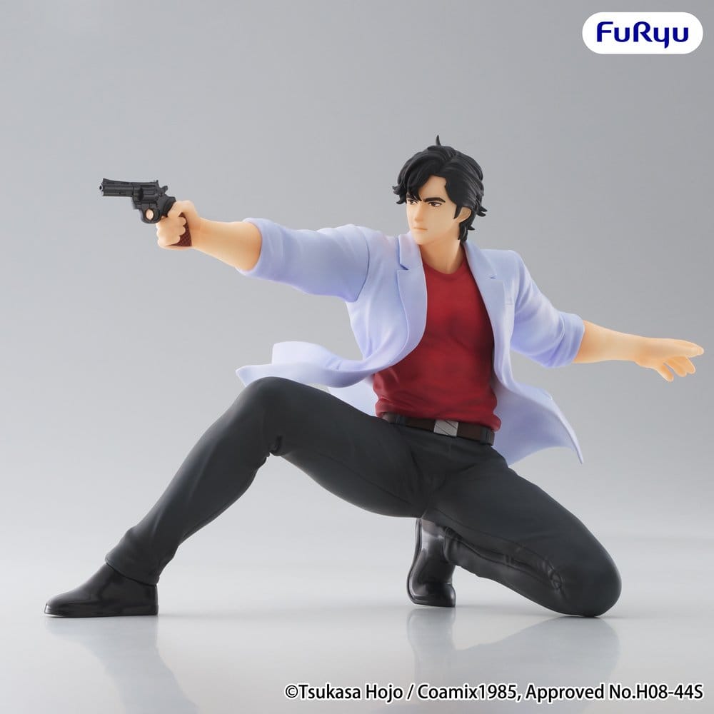 Figurine City Hunter Noodle Stopper Ryo Saeba, personnage agenouillé avec veste claire, t-shirt rouge et revolver pointé.