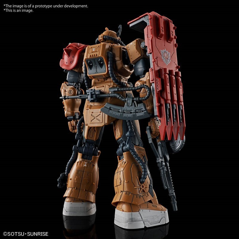 Gunpla HG 1/144 Zaku II F-Type Solari RFV marron et noir avec bouclier dorsal et fusil, modèle Bandai détaillé.