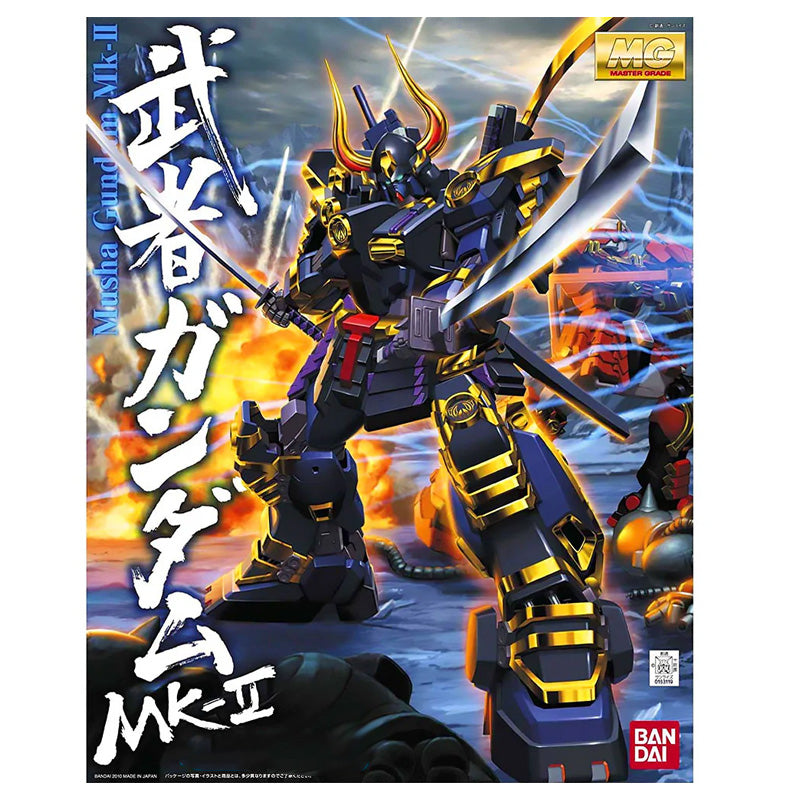 Maquette Gunpla MG 1/100 Musha Gundam Mk-II bleu nuit et dorée avec armure samouraï, cornes et sabres, sur fond blanc.