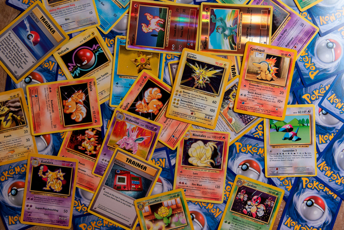 Bannière catégorie TCG avec cartes Pokémon, Yu-Gi-Oh!, One Piece Card Game, Magic et accessoires