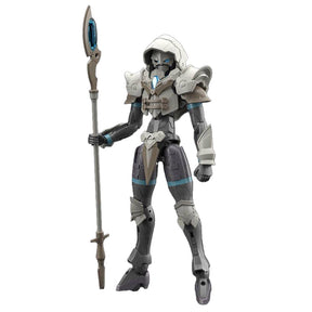 Maquette 30 Minutes Fantasy 30MF Liber Wizard en armure grise et blanche avec capuche, masque sombre et long bâton de mage.