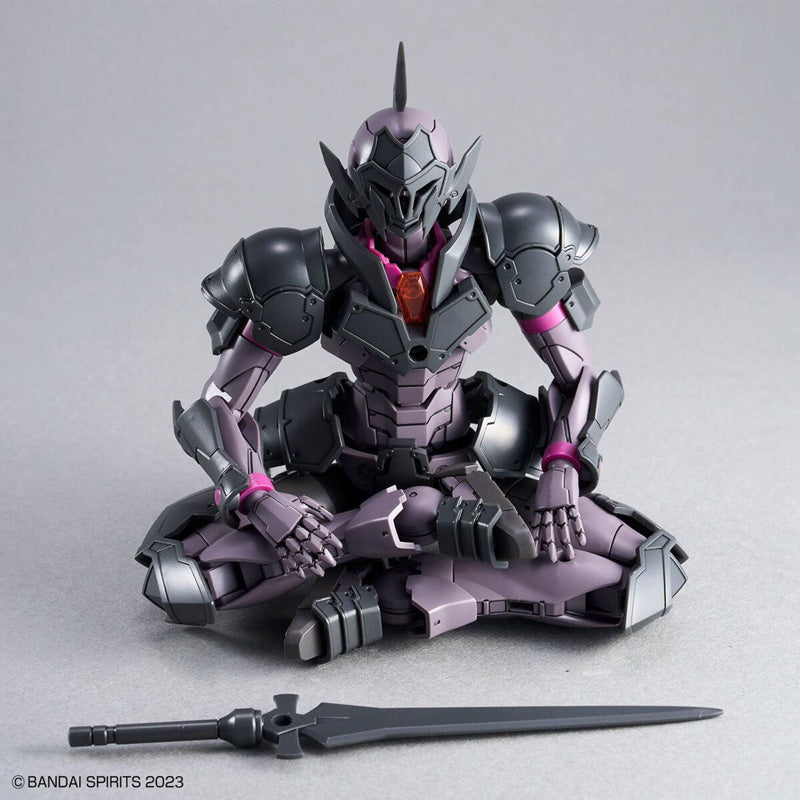 Maquette 30 Minutes Fantasy 30MF Rosan Knight en armure noire et violette avec épée, bouclier et casque de chevalier sur fond blanc.