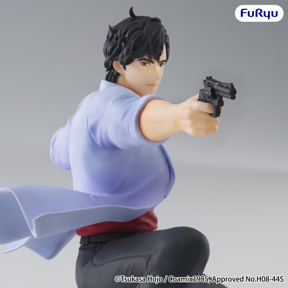 Figurine City Hunter Noodle Stopper Ryo Saeba, personnage agenouillé avec veste claire, t-shirt rouge et revolver pointé.