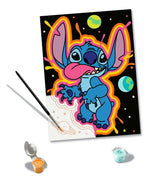 Boîte CreArt Ravensburger Disney Stitch Lost in Space, peinture par numéros 18 x 24 cm avec Stitch sur fond spatial noir et effets néon colorés.