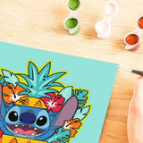 CreArt Ravensburger Disney Stitch, peinture par numéros 24 x 30 cm avec Stitch dans un ananas entouré de fleurs tropicales.