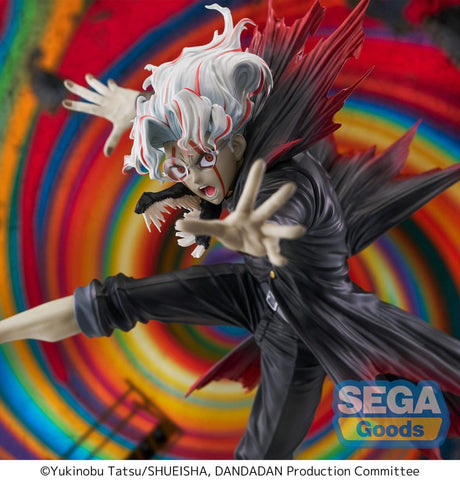 Figurine Okarun transformé FIGURIZMa issue de Dandadan, pose dynamique avec socle