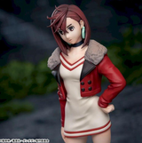 Figurine Momo Dandadan Luminasta Vol 2 en tenue rouge et blanche avec socle décoratif