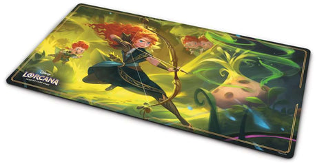Tapis de jeu Disney Lorcana Contrées Inconnues Mérida, avec Mérida tenant son arc dans une forêt magique accompagnée de ses frères oursons.