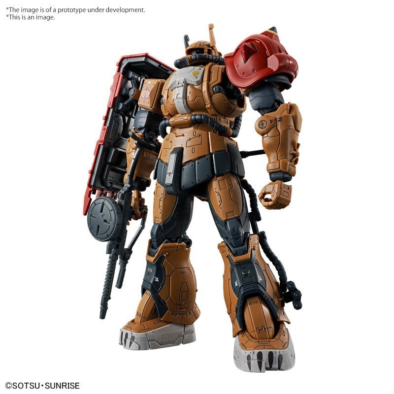 Gunpla HG 1/144 Zaku II F-Type Solari RFV marron et noir avec bouclier dorsal et fusil, modèle Bandai détaillé.