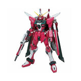Gunpla Gundam Infinite Justice MG 1 100 avec armement complet et ailes déployées