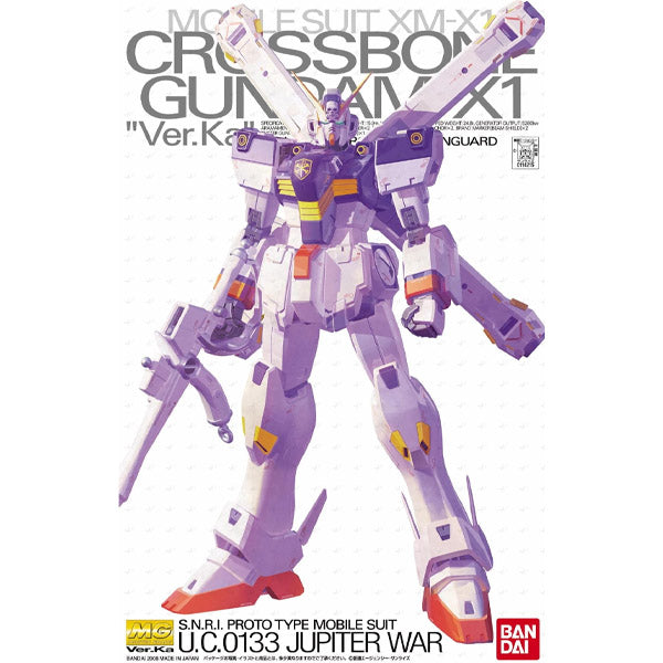 Maquette Gunpla MG 1/100 Crossbone Gundam X-1 Ver. Ka blanche et noire avec fusil et propulseurs en croix sur fond blanc.