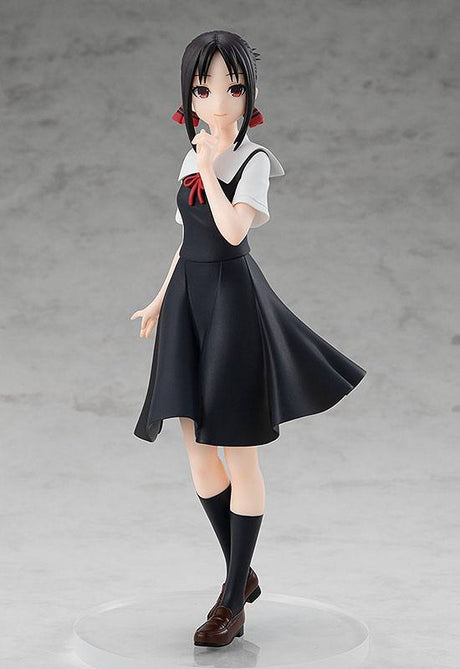 Figurine Pop Up Parade de Kaguya Shinomiya (Kaguya-sama: Love is War) en uniforme scolaire noir, dans une pose gracieuse et mystérieuse