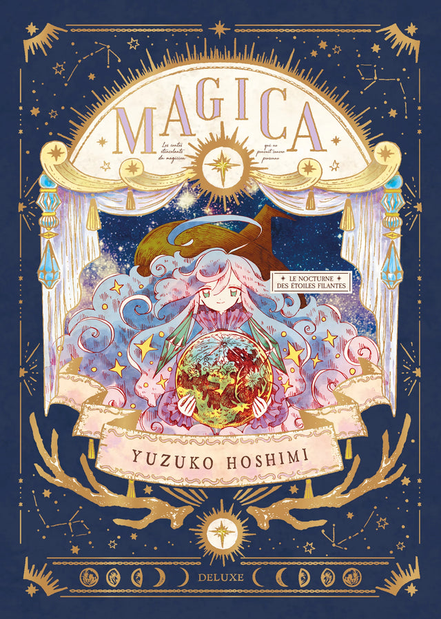 MAGICA – Le Nocturne des Étoiles Filantes (Édition Deluxe) : une magicienne aux cheveux étoilés tient un globe représentant un monde imaginaire, entourée de constellations dorées et de motifs célestes dans un cadre bleu nuit aux accents dorés.