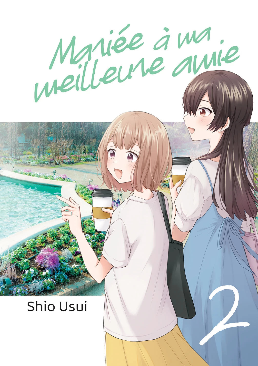 Mariée à ma meilleure amie Tome 2 : deux jeunes femmes souriantes tiennent des cafés à emporter en se promenant dans un parc fleuri, complices et heureuses.