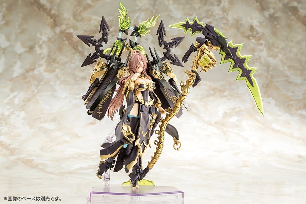 Plastic Model Kit Megami Device AUV Tsukuyomi Fabulous 1/1 de 22 cm, figurine mecha girl avec armure noire et dorée, grande faux et accessoires mécaniques.