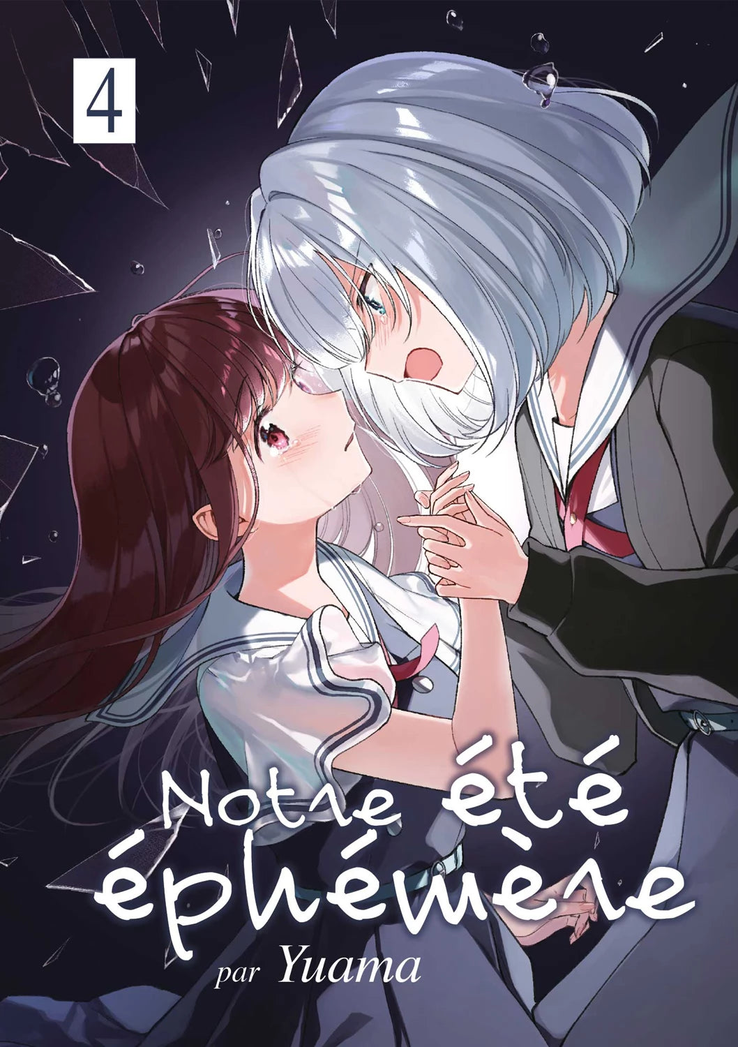 Notre été éphémère Tome 4 représentant Chiharu et Aya se tenant les mains, sur fond sombre et éclats de verre, l’émotion à fleur de peau.