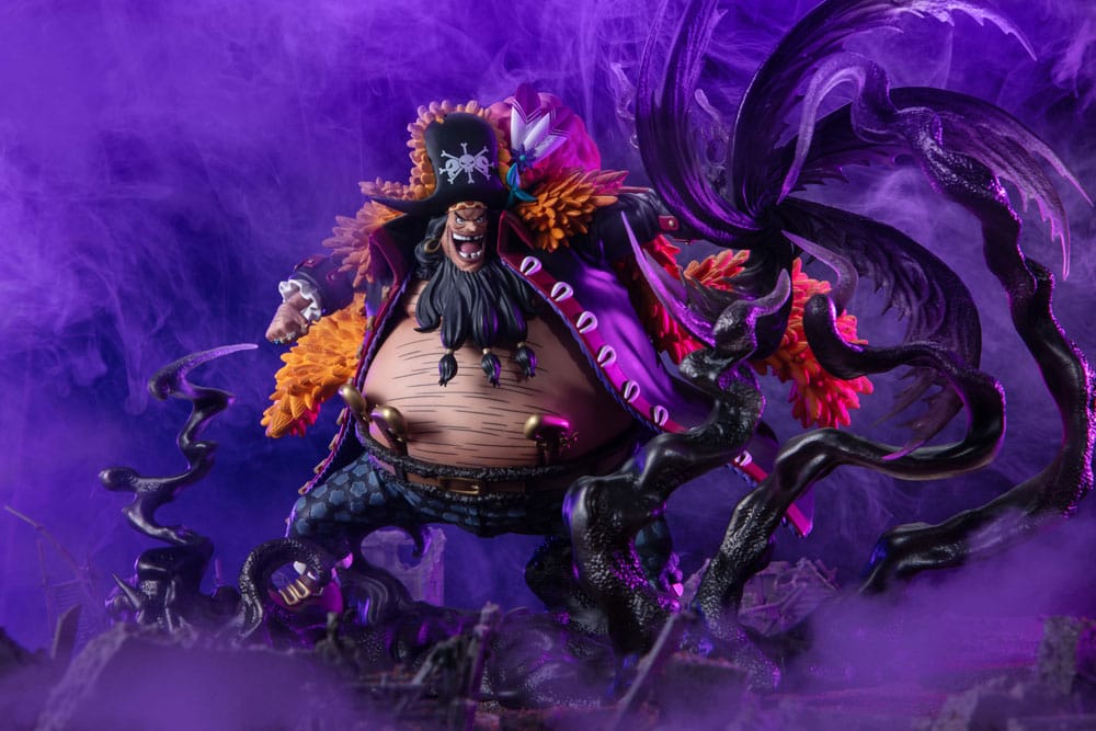 Figurine de Marshall D. Teach (Barbe Noire) version Kurouzu de One Piece, entouré de ténèbres violettes, issue de la gamme Figuarts ZERO Extra Battle.