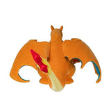 Peluche Pokémon Dracaufeu 30 cm orange avec ailes déployées, ventre beige et étiquette rouge sur fond blanc.
