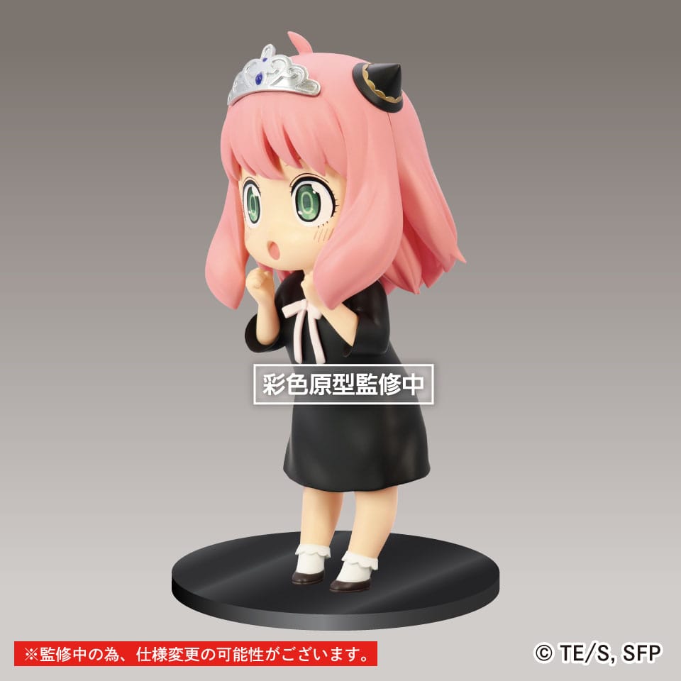 Figurine chibi d’Anya Forger en version princesse, portant une robe noire avec nœud rose et une couronne argentée sur la tête. Pose joyeuse, mains serrées et yeux grands ouverts.