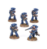 Coffret d’initiation Warhammer 40,000 Introductory Set, avec figurines Space Marines et Tyranides, peintures Citadel et accessoires pour débuter.