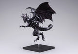 Figurine Yu-Gi-Oh! Oshi Works Dragon Noir aux Yeux Rouges de 24 cm, dragon noir aux ailes déployées sur socle transparent.