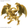 Maquette Yu-Gi-Oh! Figure-rise Standard Amplified Dragon Ailé de Râ dorée avec grandes ailes et griffes sur fond blanc.
