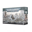 Boîte Warhammer 40,000 Necron Host contenant 37 figurines Citadel avec guerriers et machines Nécrons sur un champ de bataille glacé.