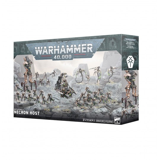 Boîte Warhammer 40,000 Necron Host contenant 37 figurines Citadel avec guerriers et machines Nécrons sur un champ de bataille glacé.