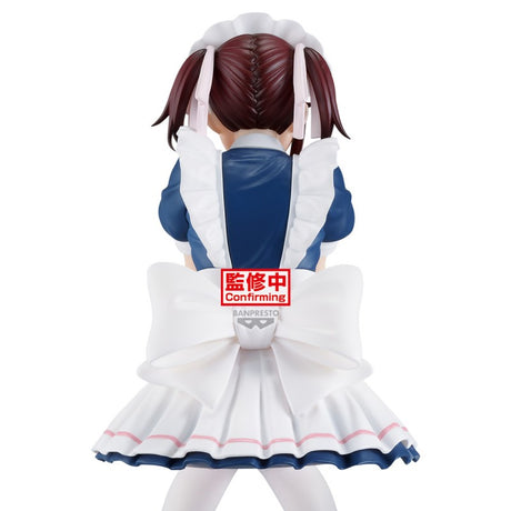 Figurine Dandadan Glitter & Glamours Momo par Banpresto, représentant Momo en tenue de maid bleue et blanche avec nœud rose, bas blancs et bras tendus vers l’avant.