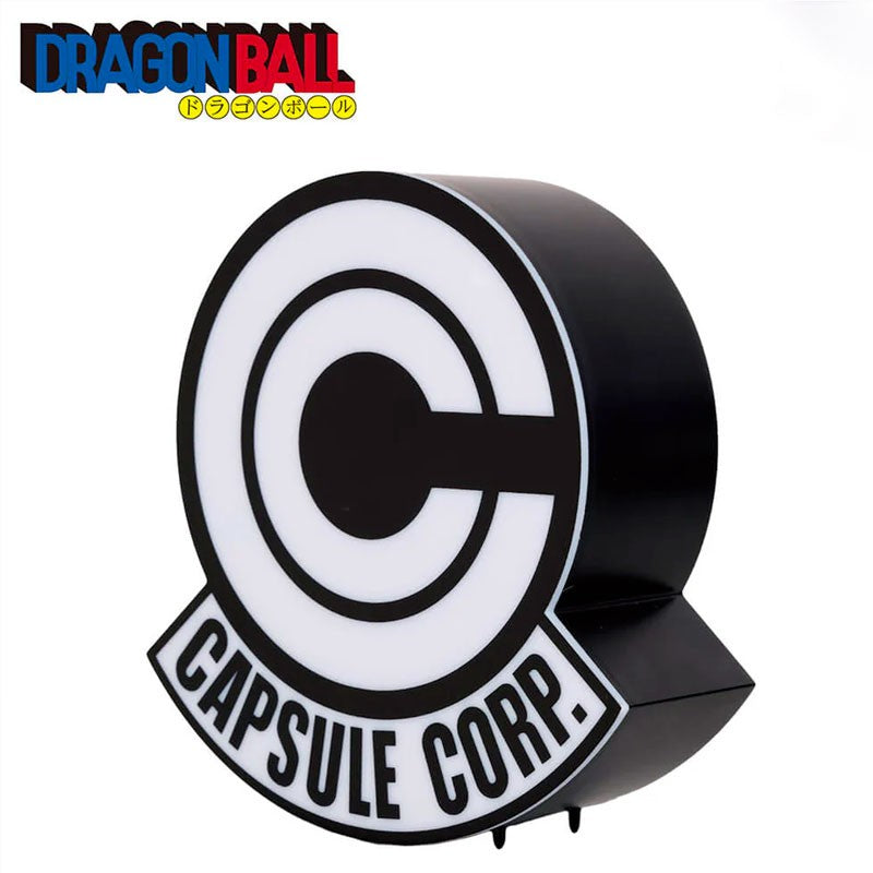 Lampe Dragon Ball représentant le logo Capsule Corp noir et blanc sur socle, avec le logo Dragon Ball en haut de l’image.