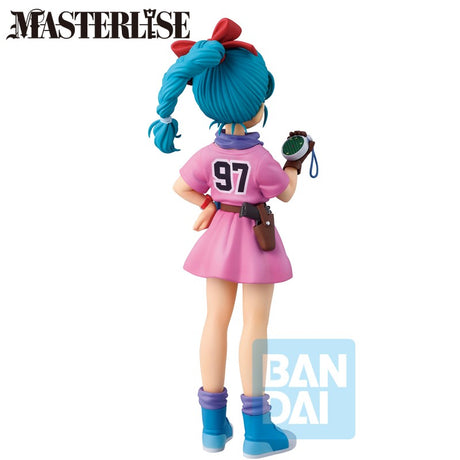 Figurine Dragon Ball Z Ichibansho Bulma The Chronicle of Goku par Bandai, en robe rose avec cheveux bleus, nœud rouge, sacoche et détecteur en main.