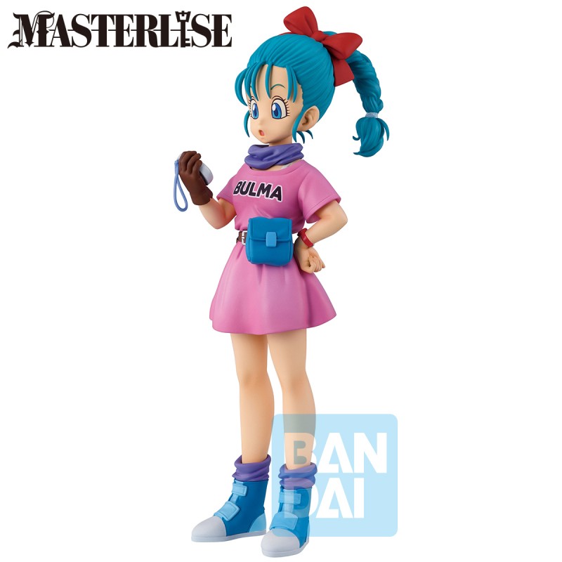 Figurine Dragon Ball Z Ichibansho Bulma The Chronicle of Goku par Bandai, en robe rose avec cheveux bleus, nœud rouge, sacoche et détecteur en main.