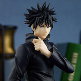 Figurine Megumi Fushiguro de Jujutsu Kaisen, collection Pop Up Parade par Good Smile Company, en uniforme noir avec cheveux en bataille, sur socle transparent.