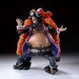 Figurine One Piece Grandista Marshall D. Teach par Banpresto, représentant Barbe Noire avec chapeau de pirate, manteau orange, barbe noire et bras ouverts en pose menaçante.