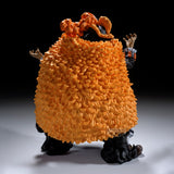 Figurine One Piece Grandista Marshall D. Teach par Banpresto, représentant Barbe Noire avec chapeau de pirate, manteau orange, barbe noire et bras ouverts en pose menaçante.