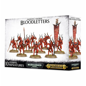 Boîte Warhammer Daemons of Khorne Bloodletters avec 10 figurines démoniaques rouges armées de lames et bannière de Khorne.