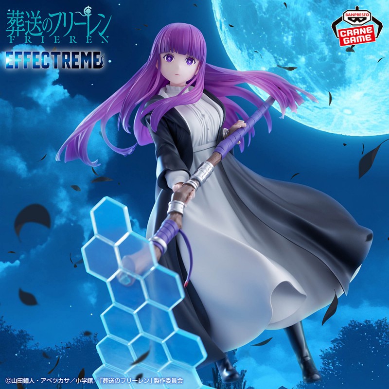 Figurine Frieren: Beyond Journey’s End Effectreme Fern par Banpresto, représentant Fern aux cheveux violets avec bâton et effet magique bleu translucide devant une lune.