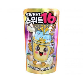 Pochette de boisson Sweet 16 Korean Pear Ade 200 ml sans sucre, avec illustration colorée de poire et glaçons.