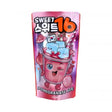 Pochette de boisson Sweet 16 Pomegranate Ade 200 ml sans sucre, avec illustration colorée de grenade et glaçons.