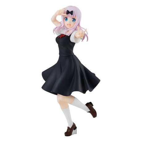 Figurine Pop Up Parade Chika Fujiwara en uniforme scolaire noir, dans une pose dynamique et joyeuse, inspirée de Kaguya-sama: Love is War.